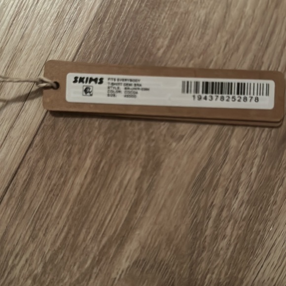 SKIMS Fits Everybody T-Shirt Demi Bra size 42DDD - Picture 2 of 5